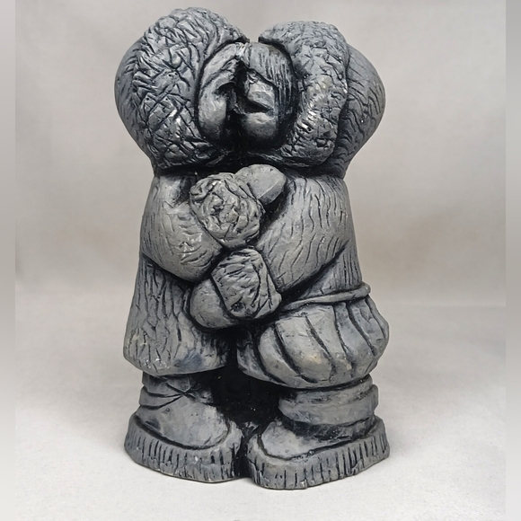 Cute Eskimo Kiss Figurine Glacial Ice Age Hand Crafted Sculpture A.C.E. ALASKA - Picture 1 of 8